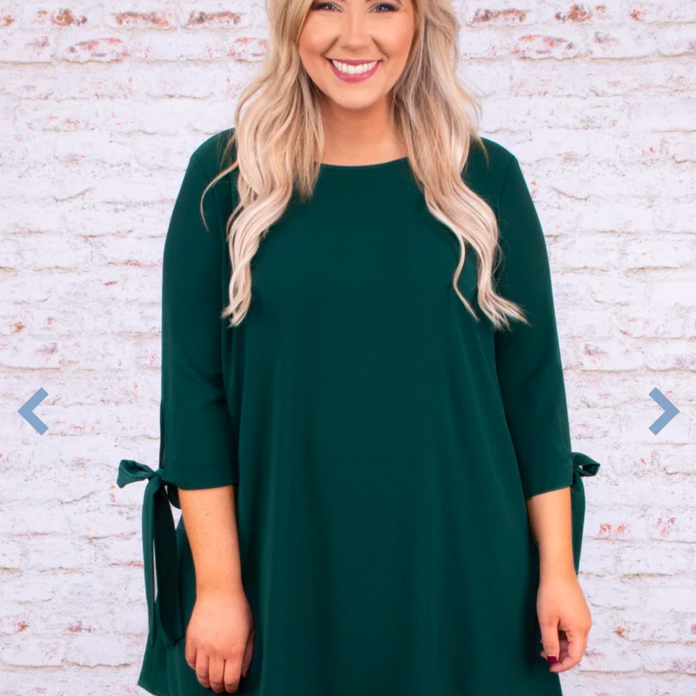 Chic Forest Green Dress with Bow Sleeves